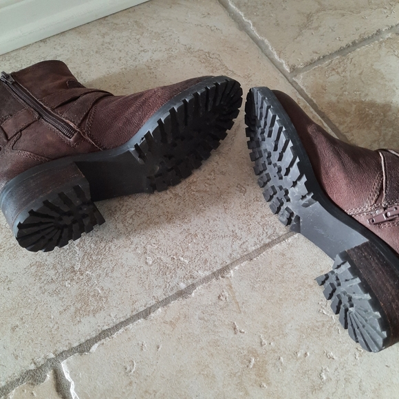 Lord and Taylor Brown Leather Ankle Boots - Picture 4 of 7